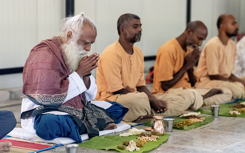 SadhguruJV's tweet photo. When we eat, we take in a part of the Earth. How we treat the Soil is how we treat our own bodies. #SadhguruQuotes https://t.co/e4f8NzpMmK