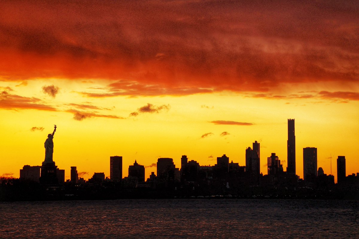 GaryHershorn's tweet photo. After three days of rain, a colorful sunrise to begin the month of May in New York City, Monday morning #nyc 
#newyorkcity #newyork #sunrise @agreatbigcity https://t.co/ZVQYSAqWfc