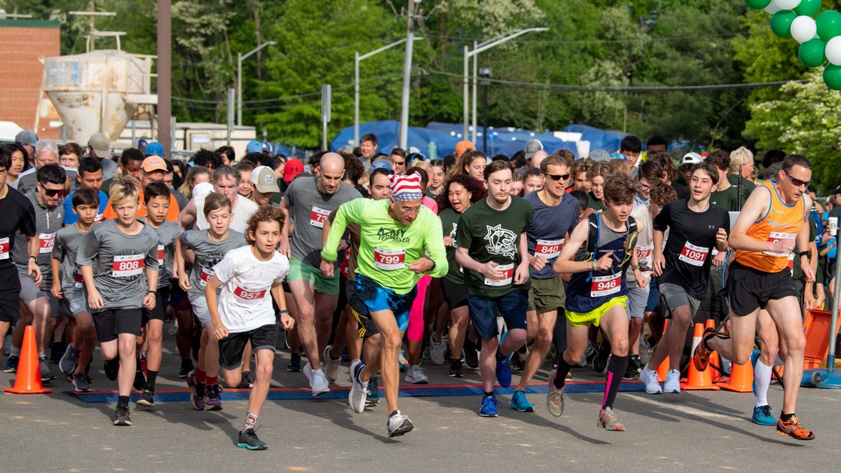 Thank you to everyone who participated in the 18 Annual Falls Church High  School  Jaguar 5K Run/Walk and Kids 1 Mile Fun Run 👏🏻💚👏🏻! Results are posted here :s3.amazonaws.com/media.racebx.c…