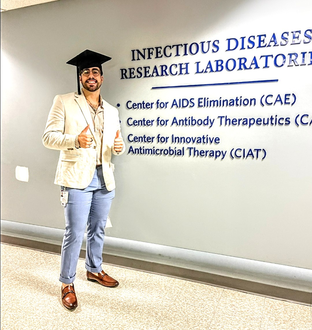 PerkinsYthFball's tweet photo. Biggest of Congrats 👏 to Joey McNulty on obtaining his Masters Degree in Infectious Diseases &amp; MicroBiology (U of Pitt)! STUDENTathlete of the highest quality! I know his dream &amp; this is not the last you hear from Joe. Even bigger things to come from this 🏴‍☠️ alumnus! #Goals https://t.co/1gbfVy4oiD