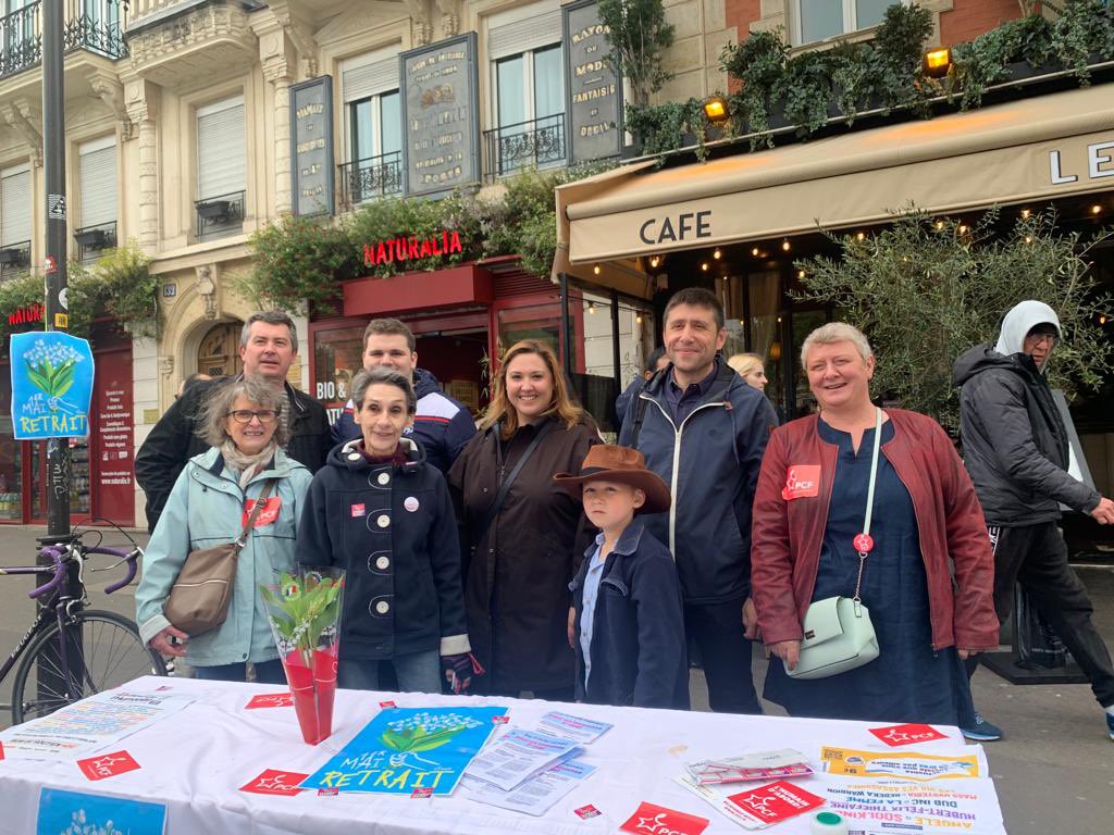 PCFParis11's tweet photo. Les communistes du 11e étaient nombreuses et nombreux ce matin pour vendre le muguet de l’espoir ce matin. Pour la retraite à 60 ans et pour les Jours Heureux ! https://t.co/xe9gnFAYxd