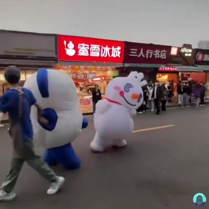 KUMPULAN VIDEO LUCU MASKOT VIRAL

a thread