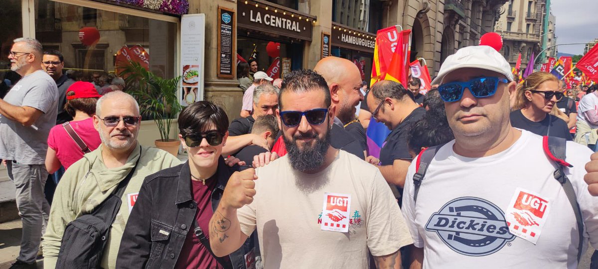 📣1 Mayo salimos a las calles!!
💪🏻reivindicamos
Subir salarios,bajada de precios , repartir beneficios ,nuestros #DerechosLborales