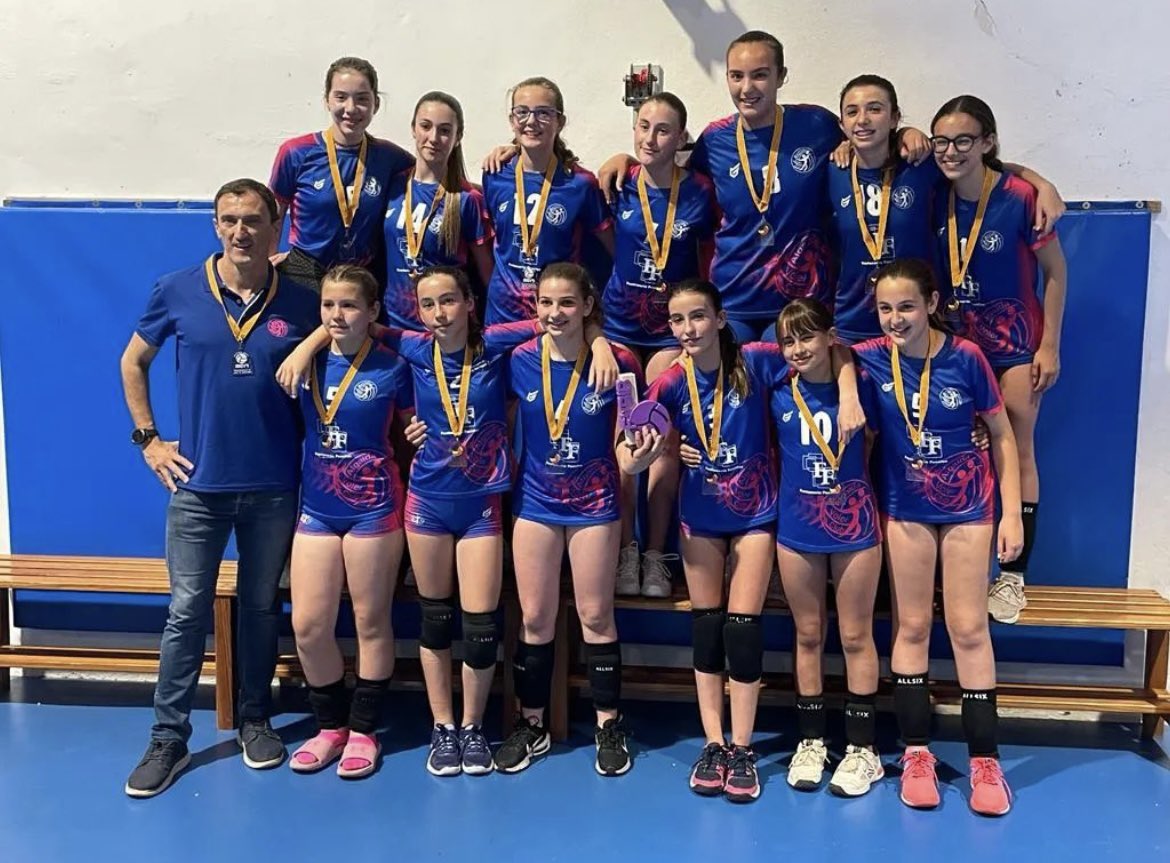 🏆 El Tattos Porto Cristo i el Juniper Sagrat Cor són equips de Primera!

🥈 El <a href="/CVMAYURQA/">CV MAYURQA</a> queda segon classificat de la fase d'ascens.

🥉 El Fontaneria Fuentes Algaida puja al tercer escaló del podi.

🔗 voleibolib.net/noticia?id=130…

#VoleibolDeCaNostra