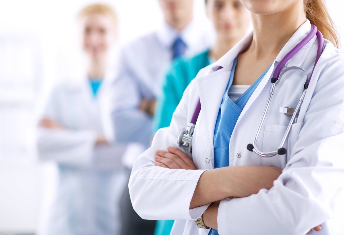 OMC_Esp's tweet photo. Queremos felicitar a todos los médicos y médicas de España, por vuestro compromiso, tenacidad y esfuerzo durante las 24h de cada día durante el año para cuidar de los más frágiles: los enfermos. Feliz #DiaDeLosTrabajadores, vosotros compañeros y compañeras sois el mejor ejemplo https://t.co/8MxtBXpjU2