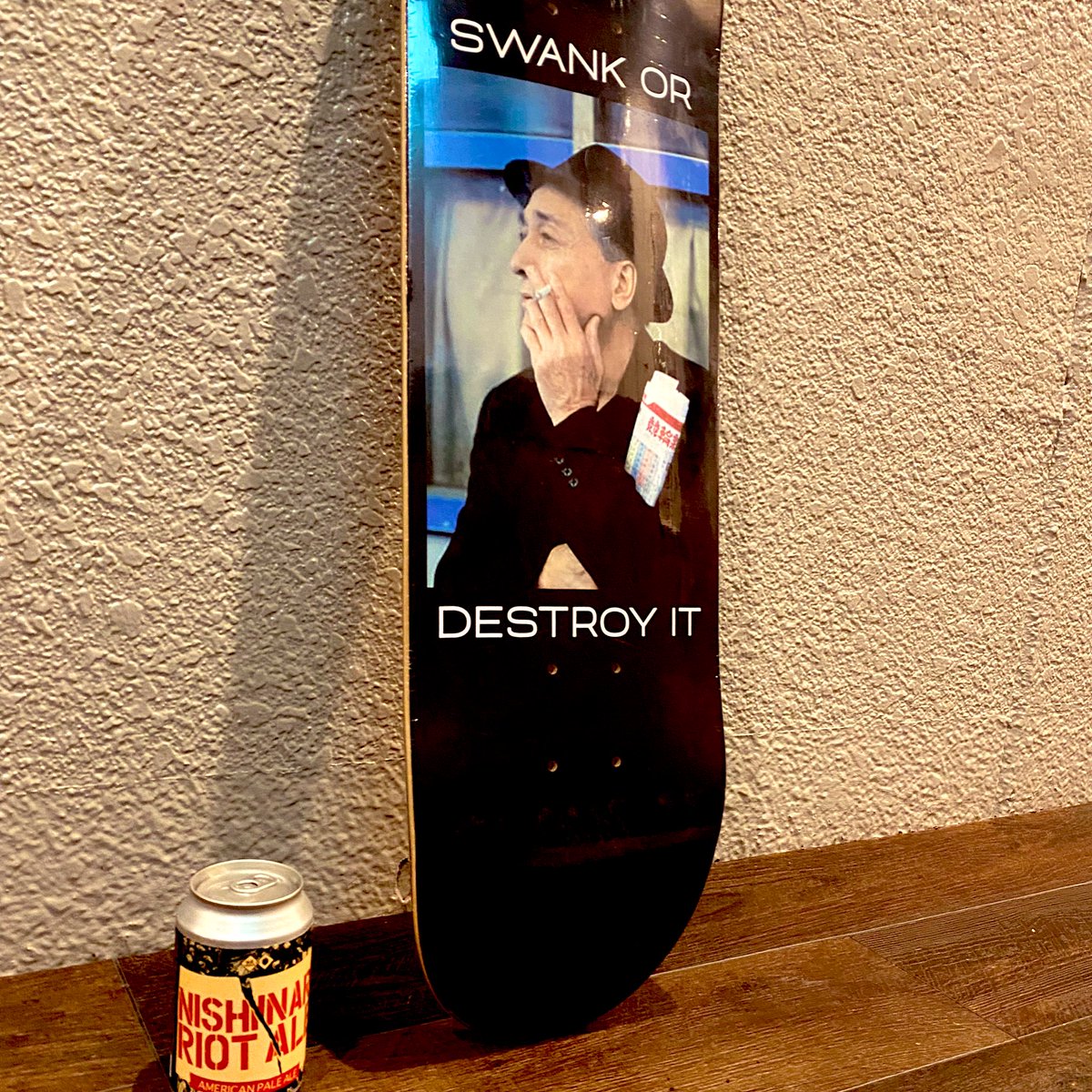 Lateral_osaka's tweet photo. 🎬【GW特別上映】
5/1(月)〜5/6(土)

友川カズキ主演 ドキュメンタリー映画『どこへ出しても恥かしい人』

@hazukasiihito @ssk198 @kazukitomokawa 

友川氏の書籍やCDなどの展示販売。
さらに、佐々木育野監督が選んだ西成の醸造所Derailleur Brew Worksのビールも。
詳細☞https://t.co/TndHSYiqFd https://t.co/QEl7xZV3Dr