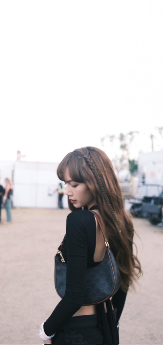 ImBlink04's tweet photo. Lisa wallpapers 💛
#lisa #lisawallpaper #blackpink #BORNPINK #블랙핑크 #리사 
✨EXTENDED WALLPAPERS VER ✨ https://t.co/enMbrUW4Ih