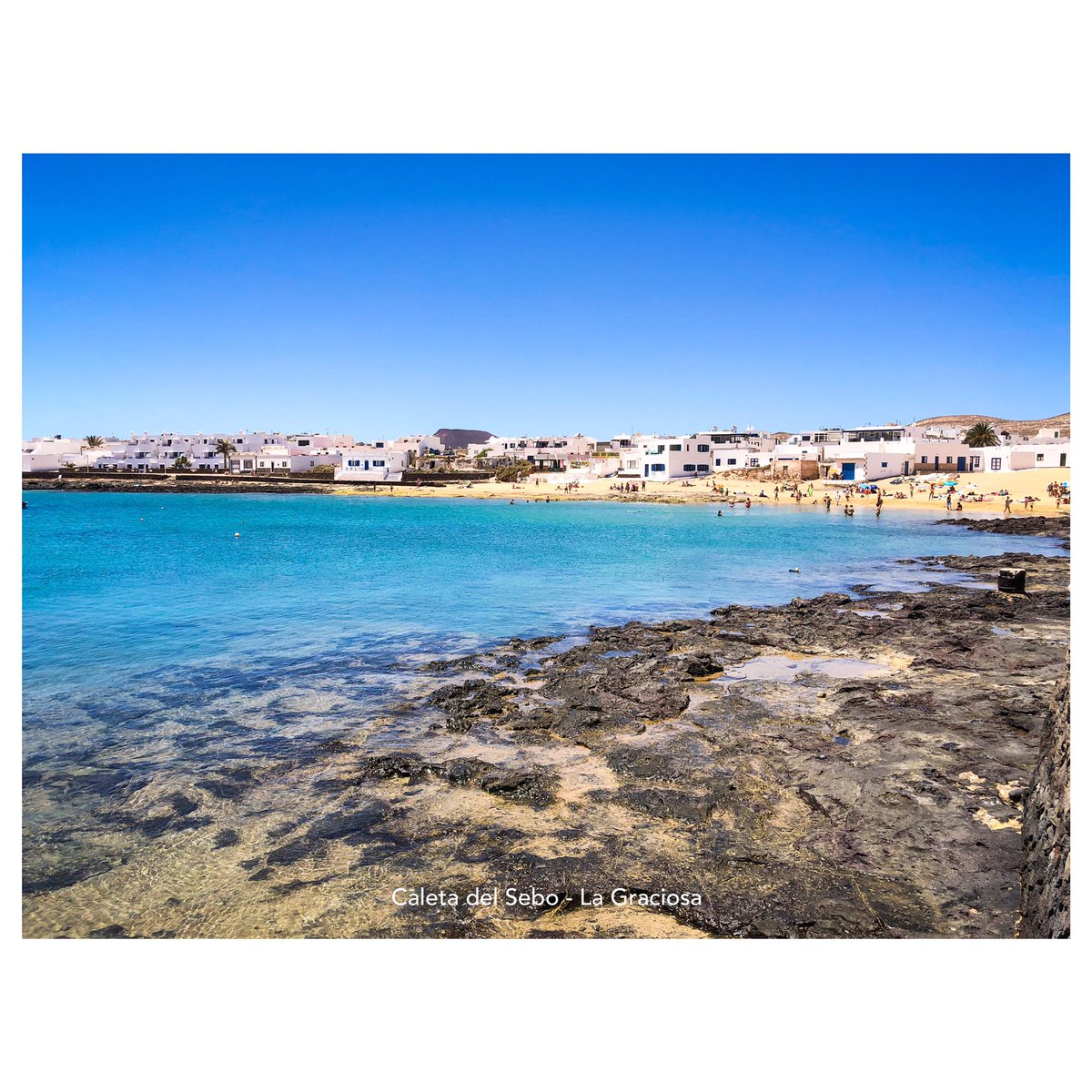 Buena semana para tod@s 💕..
📍Caleta del Sebo, La Graciosa
👉  lanzarotephotografika.com
. 
#FotografíasDeLanzarote en la web:  goo.gl/obTm4r  
.
.
#LZPhotoGrafika #ImágenesDeLanzarote #LáminasDeLanzarote #PicsOnSale  
@LaGraciosa8Isla @TurismoLZT