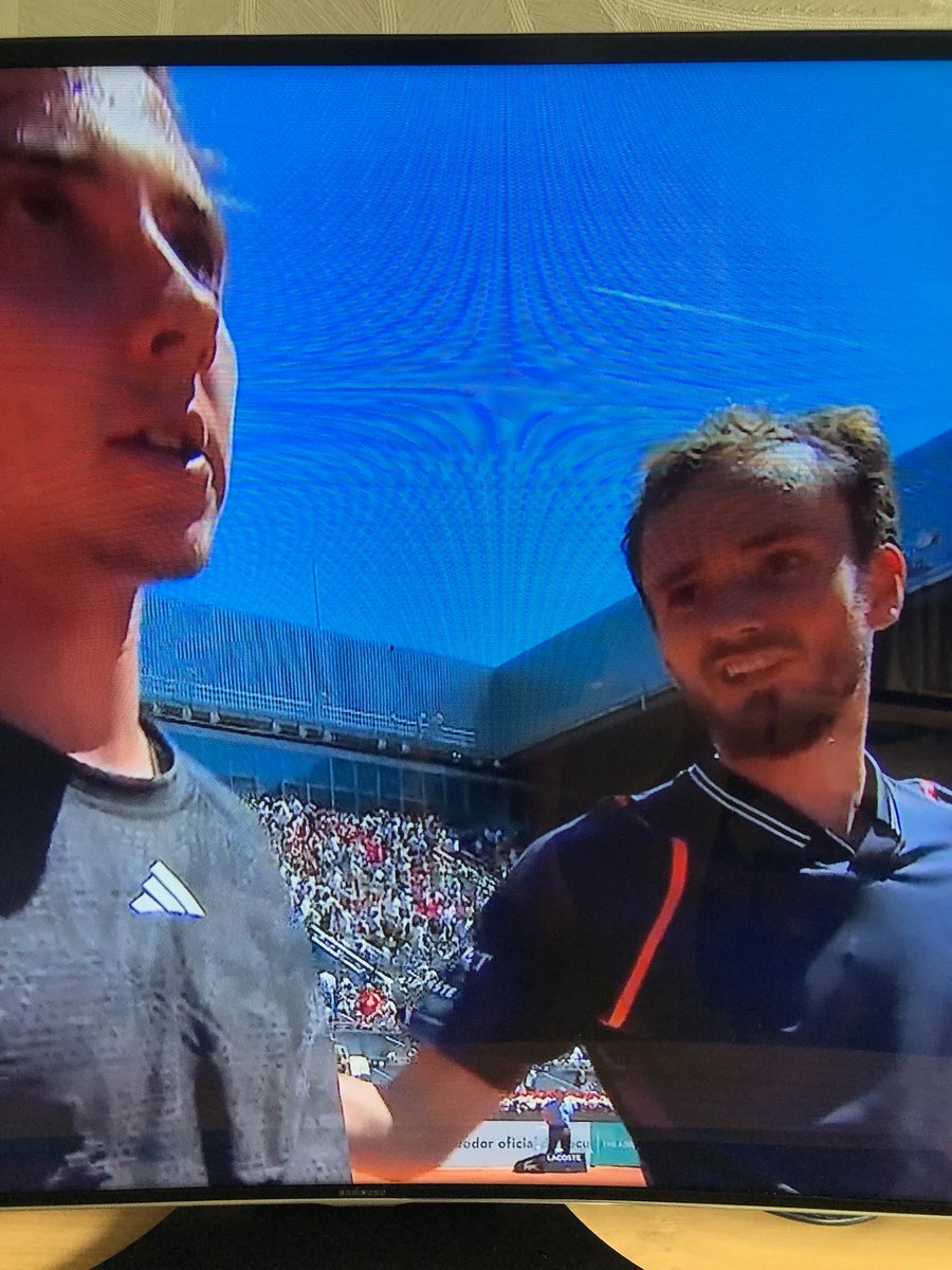 Hanstw's tweet photo. Twee Russen zetten #Madrid op stelten… 🎾 🎾 🎾 🇷🇺
#medvedev #sevchenko https://t.co/jYtd9S26V4