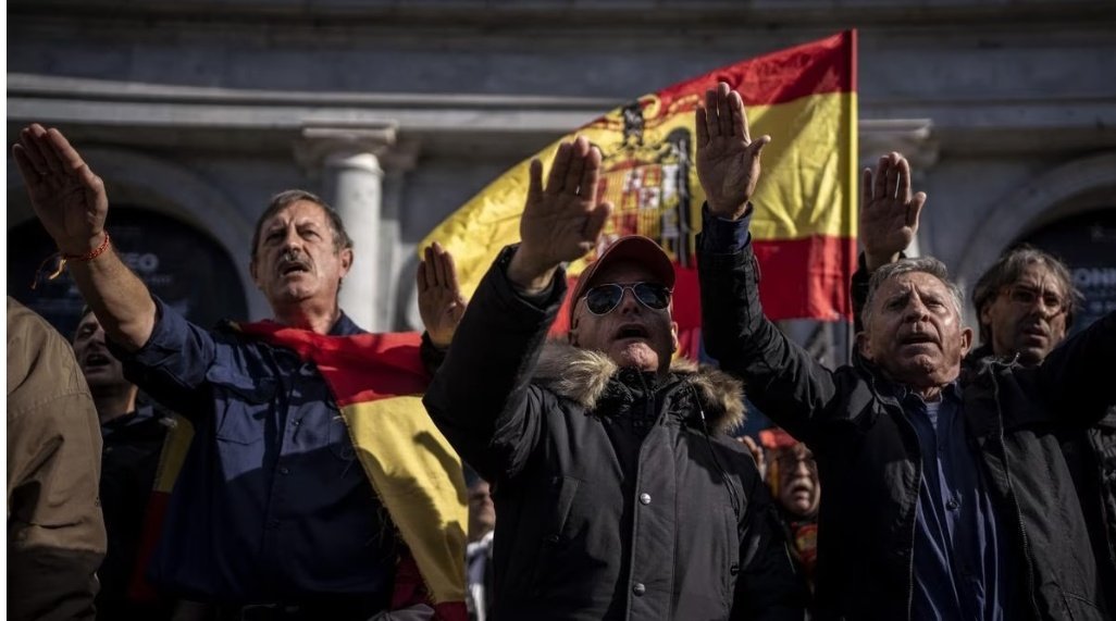Delegación de GB prohíbe la concentración de los vecinos de San Fernando de Henares en la Puerta del Sol.

Recordar q es la misma Delegación q si autorizó la manifestación de ultraderecha el 20N, donde se escucharon loas a Franco y Primo de Ribera.

Estos no.             Estos si