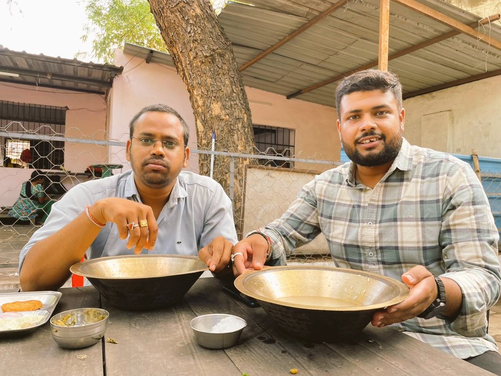 iamanant__'s tweet photo. जो स्वाद हमर छत्तीसगढ़ के बासी म हे तेन कोनो चीज म नई हे,,
आज बासी खाए हन,, भाजी अऊ आमा के चटनी संग,,,क्या स्वाद हे वाह,,😋 संग देत हे @shikhardew भैया।

#HamarBoreBaasi
@ChhattisgarhCMO @bhupeshbaghel https://t.co/mMrCzErRTJ