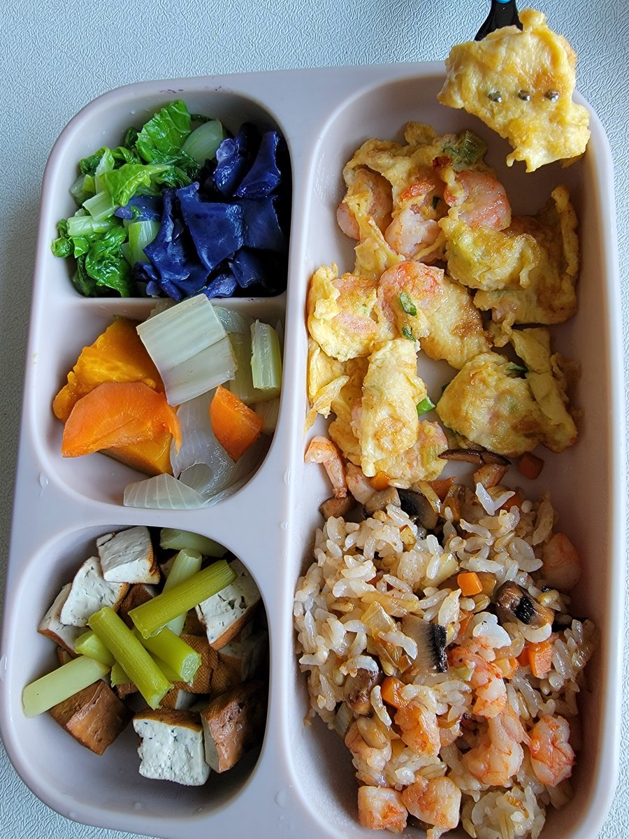 ChefMiew's tweet photo. I realized something.
When my kid doesn't finish his food, I worry that he's not eating enough.
When my kid finished his food, I worry that we didn't make enough food for him (and ergo, he's not eating enough).
#learnacceptance https://t.co/UcBk7C5Qzy