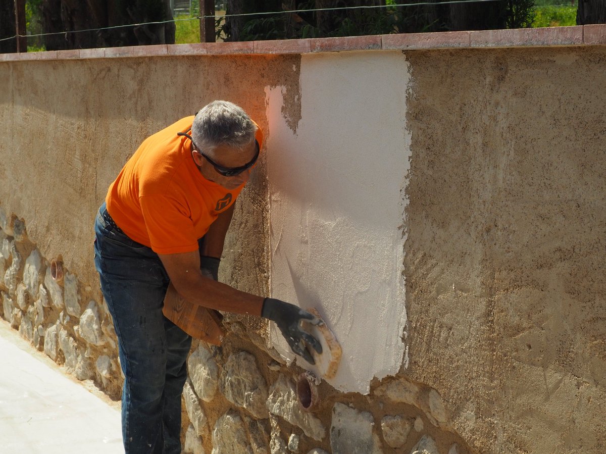 Pròxim taller Revestiments Naturals. Especialització en Estucs de Calç.
Del 25 al 28 de maig.
No us ho perdeu!!!
Amb el suport de @aj_lesplanes 
Amb la col·laboració de:
@chauxsaintastier @dcal_by_ciaries <a href="/com_cal/">bayram öcal</a> @cementonaturaltigre
Per més informació escolaorigens.com