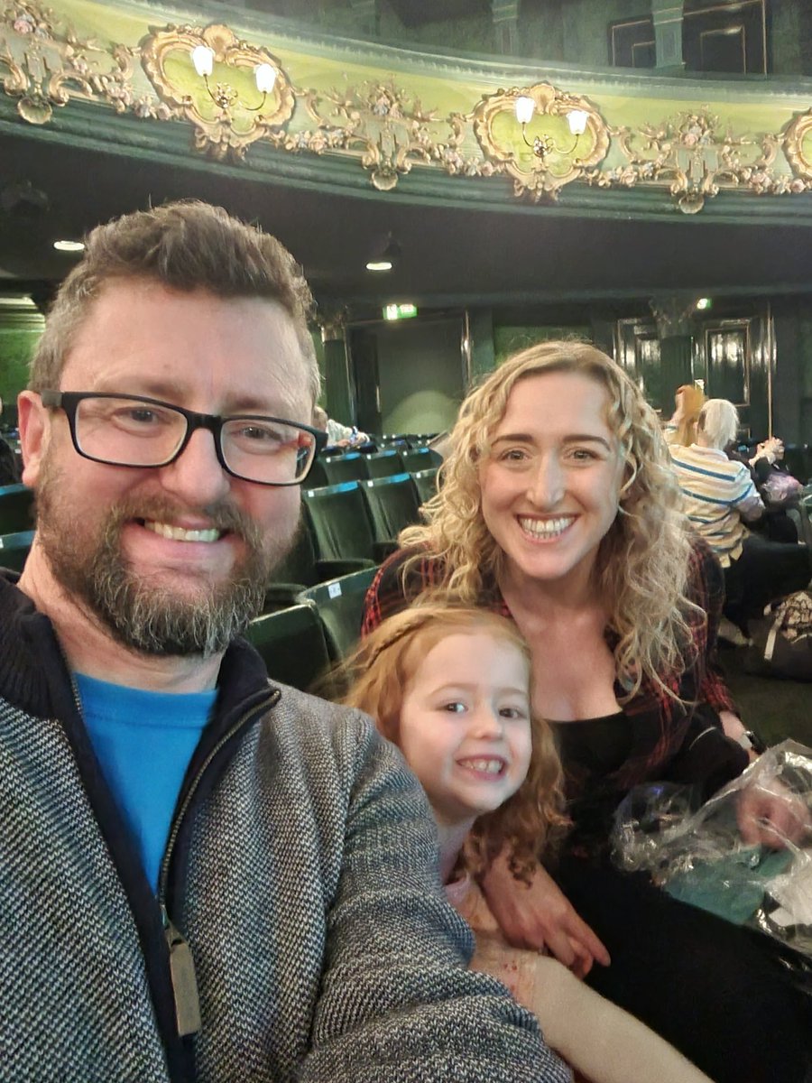 sup3r_g33k's tweet photo. Happy Anniversay @Kellevive. Waiting to see a big brown dog @HEYDUGGEE at @RoyalNottingham What a great way to celebrate. #HeyDuggeeLive https://t.co/REdJ9CBdYU