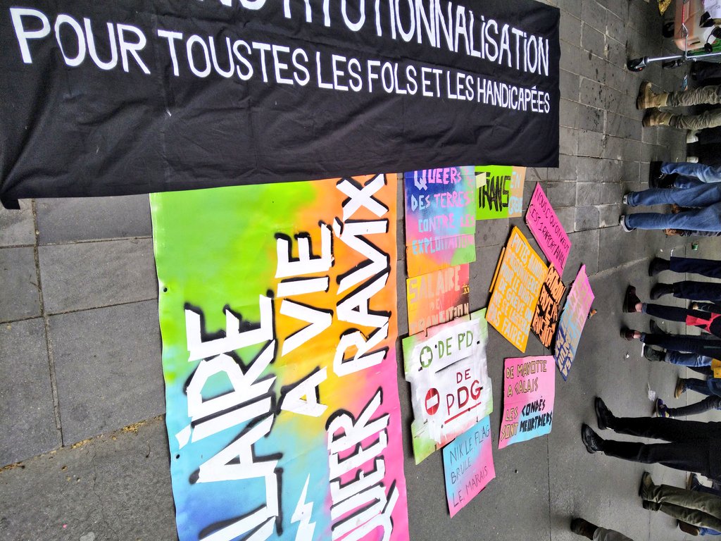 monbocal's tweet photo. #1erMai #PinkBlock https://t.co/WEc7uPQpYQ