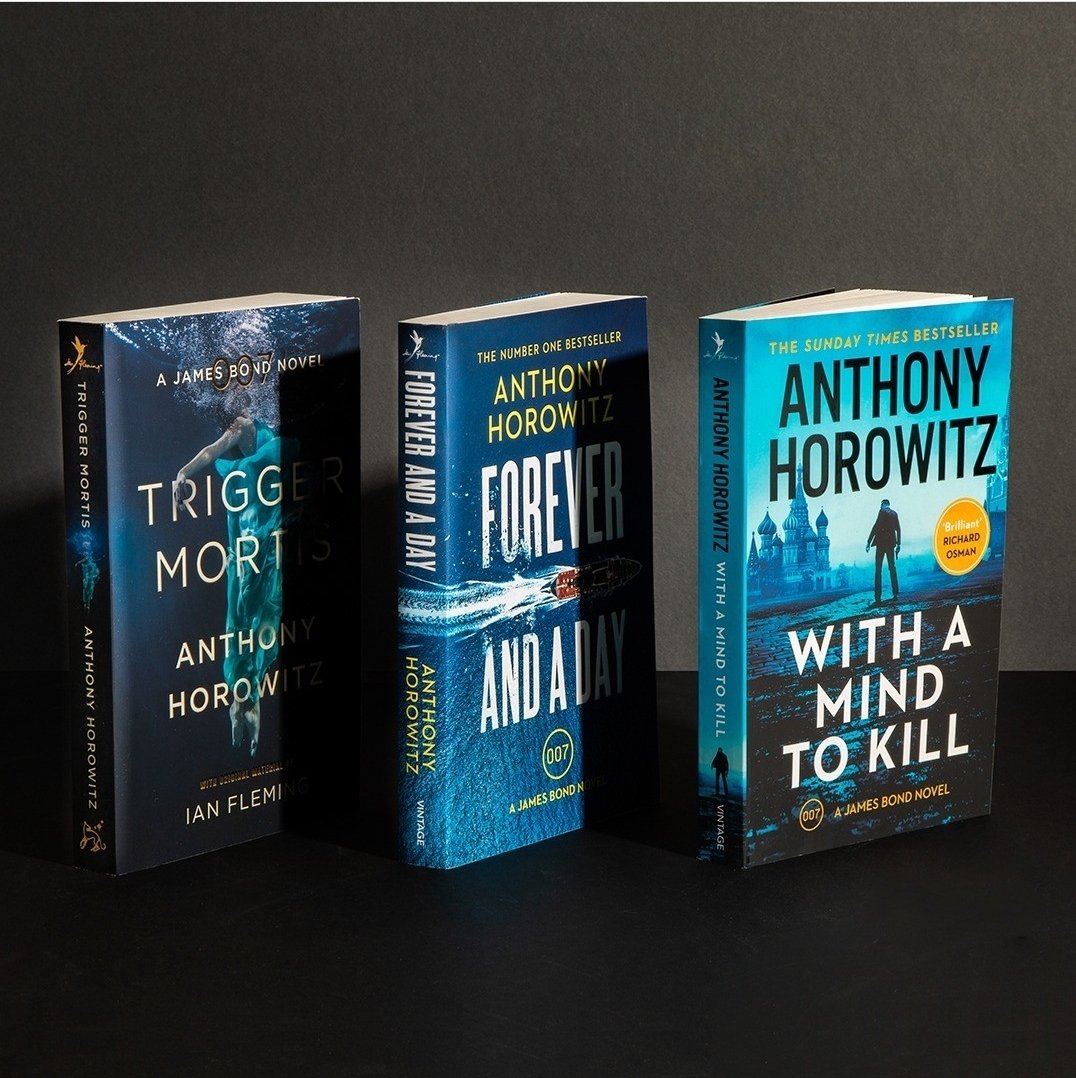 elinformede007's tweet photo. ¿SABÍAS QUE? ⁉️ Las tres novelas de James Bond escritas por Anthony Horowitz están situadas en la misma línea de tiempo de Ian Fleming. #IanFleming #JamesBond #AnthonyHorowitz #TriggerMortis #ForeverAndADay #WithAMindToAKill #Book #Novel #Agente007 #Libro #Novela https://t.co/g5ESgyUnCp