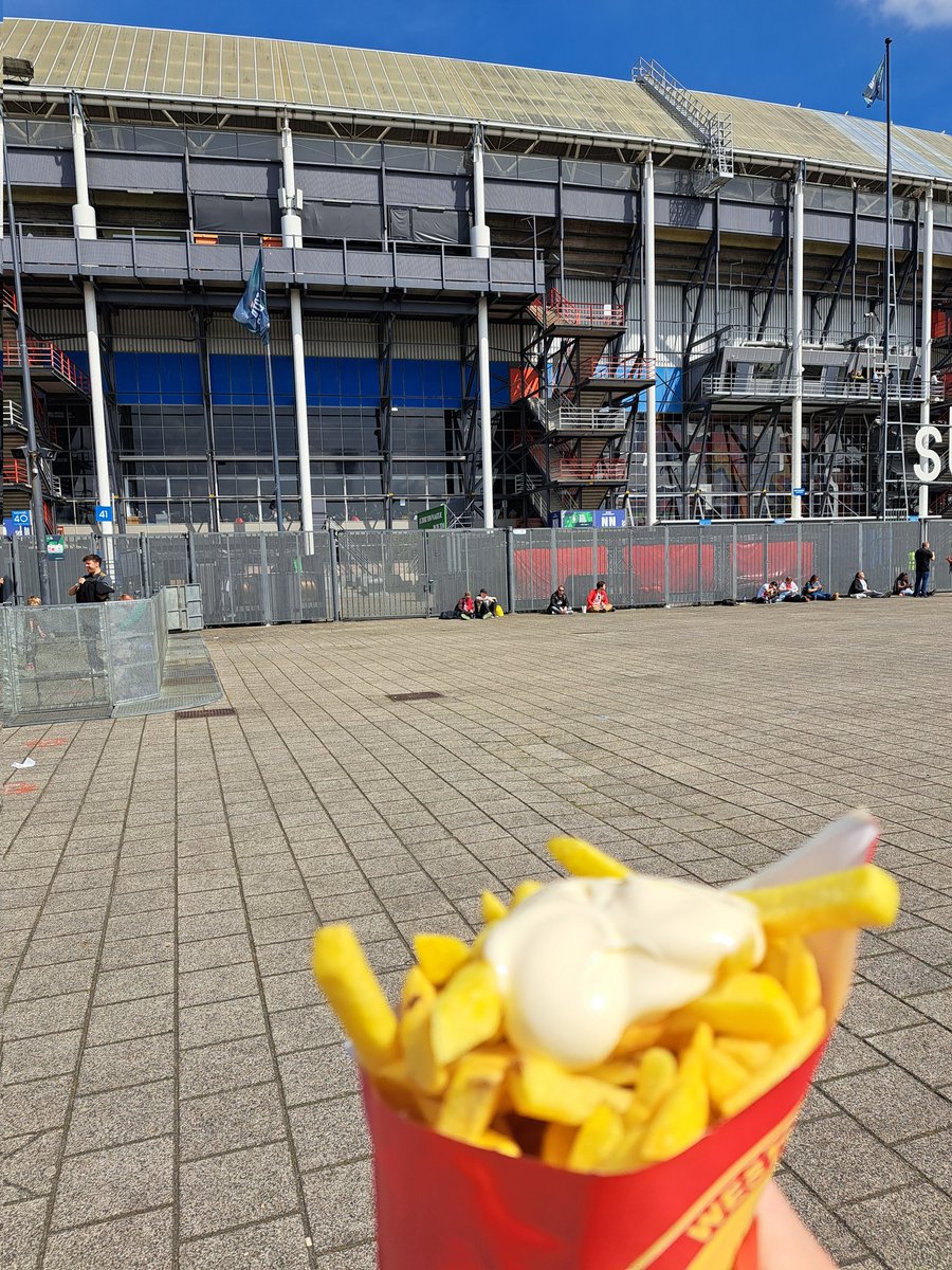 kamp0e's tweet photo. Foebalzondagje ⚽️🏆
#KNVBBeker #Bekerfinale #Finale #AJAPSV #Ajax #PSV #DeKuip https://t.co/ifEFioc6tp