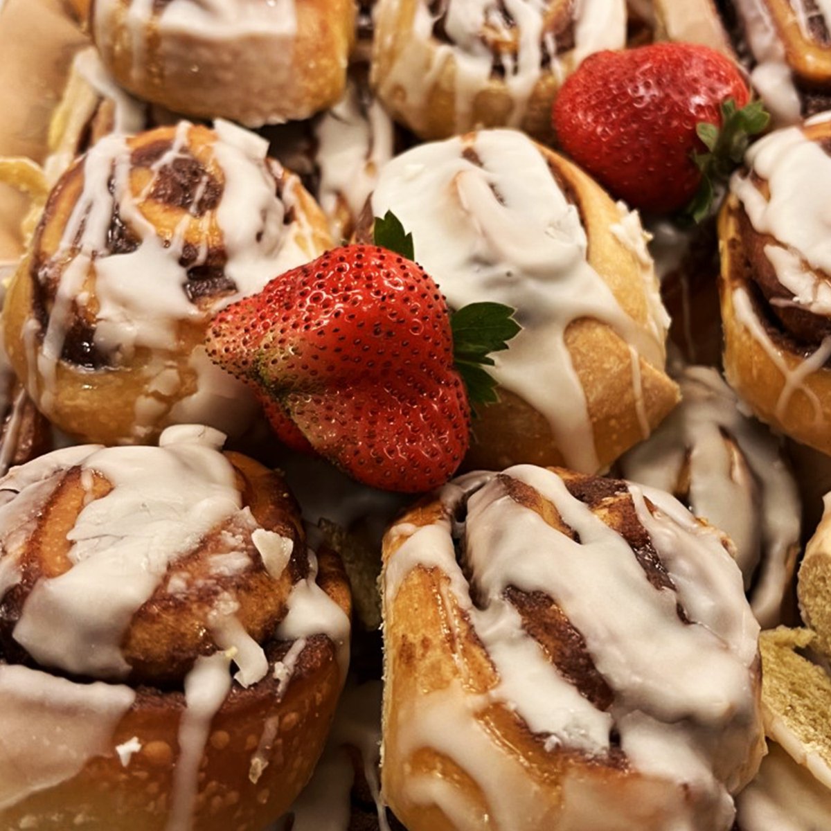 FreshPicksCafe's tweet photo. Look at what's cooking in the school cafeteria! Sanborn was treated to a wonderful breakfast display of muffins, scones, and more! https://t.co/vSdHaIa9GU