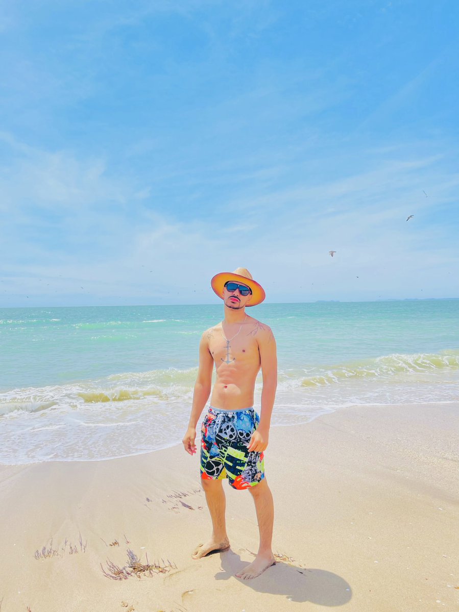 abril_javy's tweet photo. 🩳🌊👓 https://t.co/1aWc3kNcrY