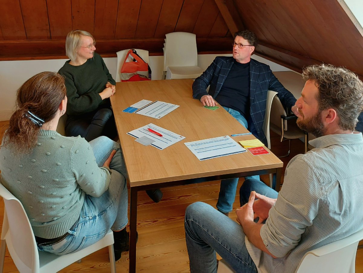 MEEK2_training's tweet photo. Ben jij een professional in #zorgenwelzijn? En sta je klaar om jouw #projectmanagement skills naar een hoger niveau te tillen? Dan hebben we goed nieuws voor je 🌟
https://t.co/nb6a9otj6L https://t.co/SGP6ab4PvB