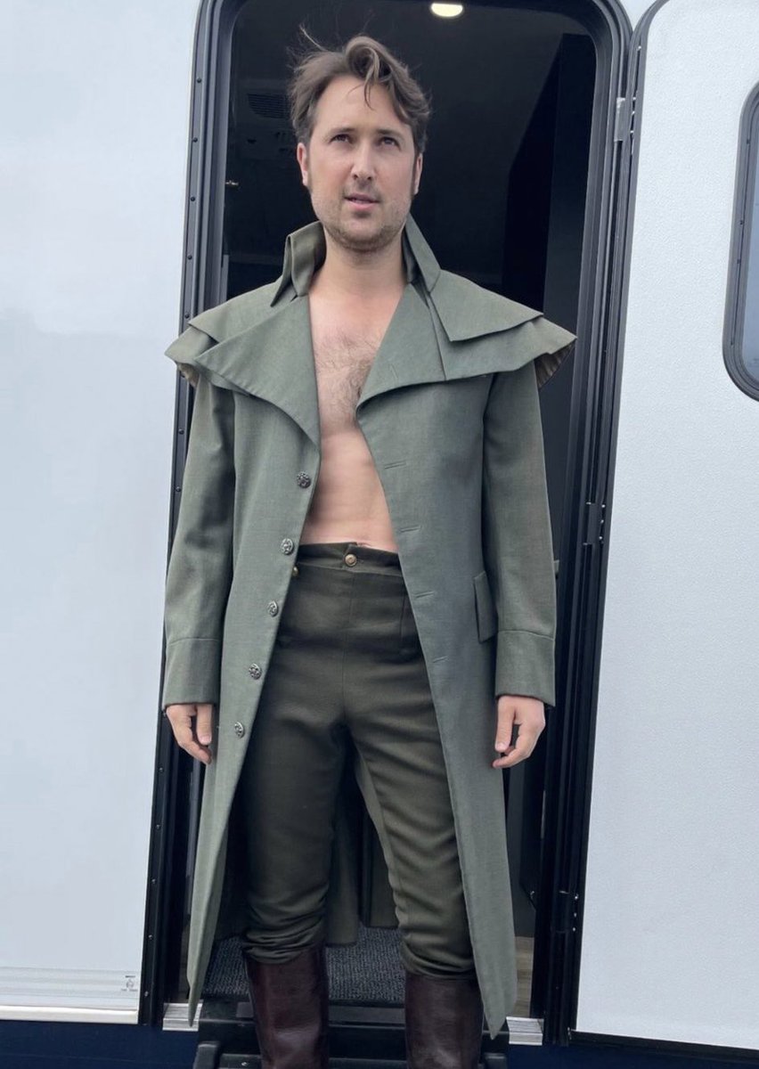 Director yelled cut but Ben heard slut…hot damn this is what romance novel covers dreams are made of 😂 thank you <a href="/stylingbylauren/">Lauren M</a> for making my Monday bearable!! #Sanditon #SanditonS3