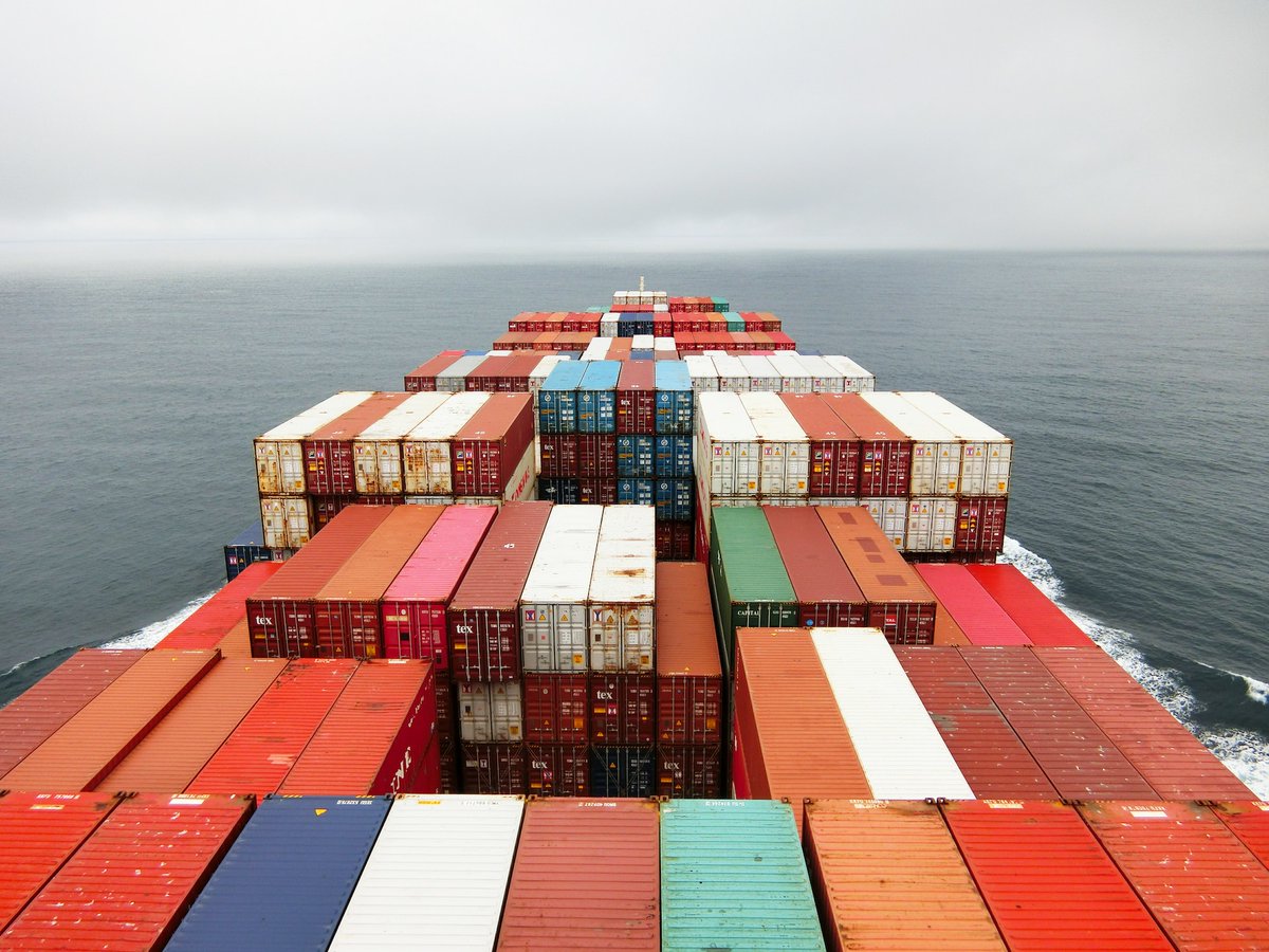 BunkerTrace's tweet photo. The maritime industry is moving towards #decarbonisation with the new CII scheme in force. But are we prepared for the new regulations? 
At BunkerTrace, we believe data is key in reducing environmental impact. Join us in transforming the industry for a more #sustainable future. https://t.co/gIvcbrzzWy