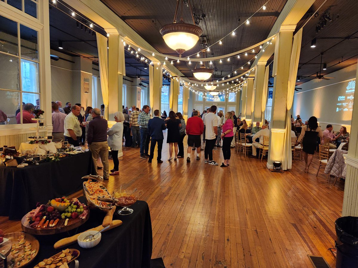 FosterFuelsInc's tweet photo. Chris, Bill, Jan and Lisa were honored to represent Foster Fuels at the Home Builders Association of Central Virginia's annual Scholarship Fundraiser &amp; Gala Event. It was an incredible evening of supporting a wonderful cause, and we are proud to be a part of it. https://t.co/TNR4b85oHA