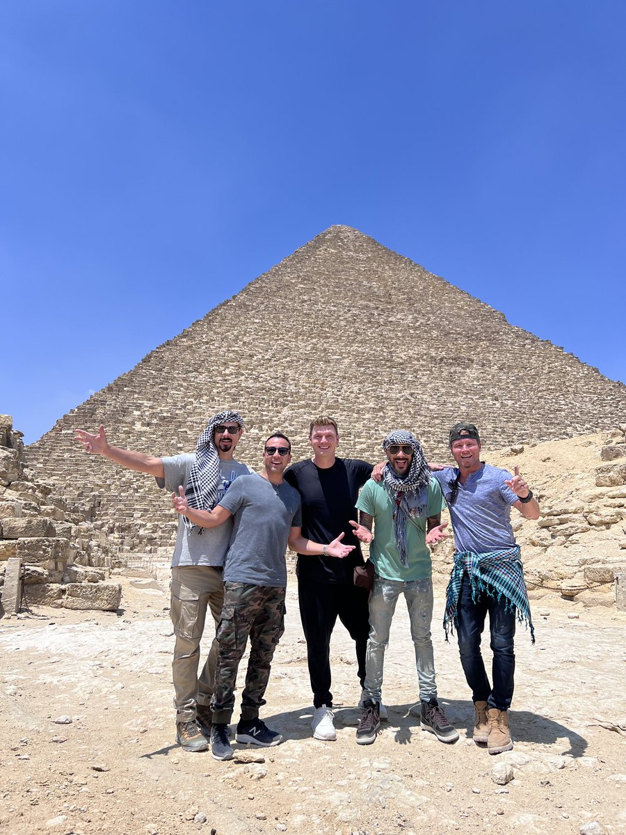 EgyProjects's tweet photo. 🌇#مشاريع_مصر🇪🇬|
The famous American pop group, the Backstreet Boys, arrived in Egypt to perform a concert under the auspices of the Egyptian Tourism Authority. The band visited the Giza plateau, followed by a visit to the national museum of egyptian civilization. https://t.co/2FMaDKCDKy