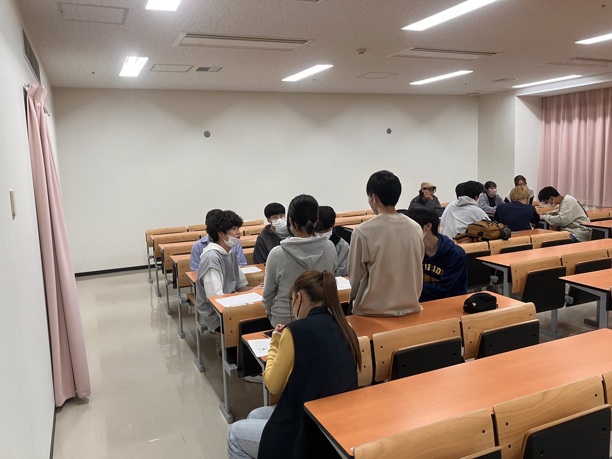 oit__ADST's tweet image. 今日のアドスタでは、リーダーによるマーケティングの極意を熱弁して頂きました！
その後はそれぞれ似ている学科に分かれて次のオープンキャンパスに向けての準備をしました！！

いよいよアドスタ新入生も本格始動です！
#春から大工大