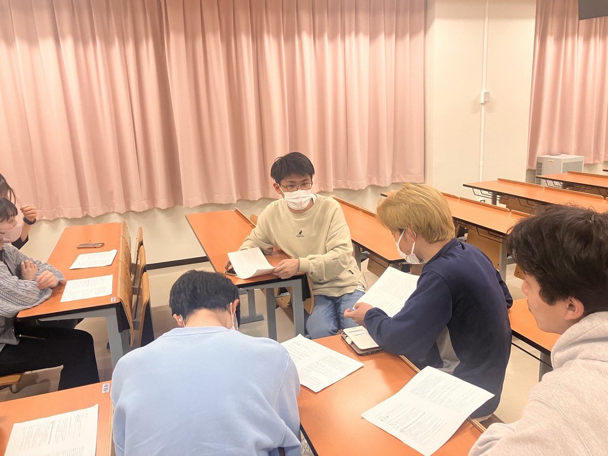 oit__ADST's tweet image. 今日のアドスタでは、リーダーによるマーケティングの極意を熱弁して頂きました！
その後はそれぞれ似ている学科に分かれて次のオープンキャンパスに向けての準備をしました！！

いよいよアドスタ新入生も本格始動です！
#春から大工大