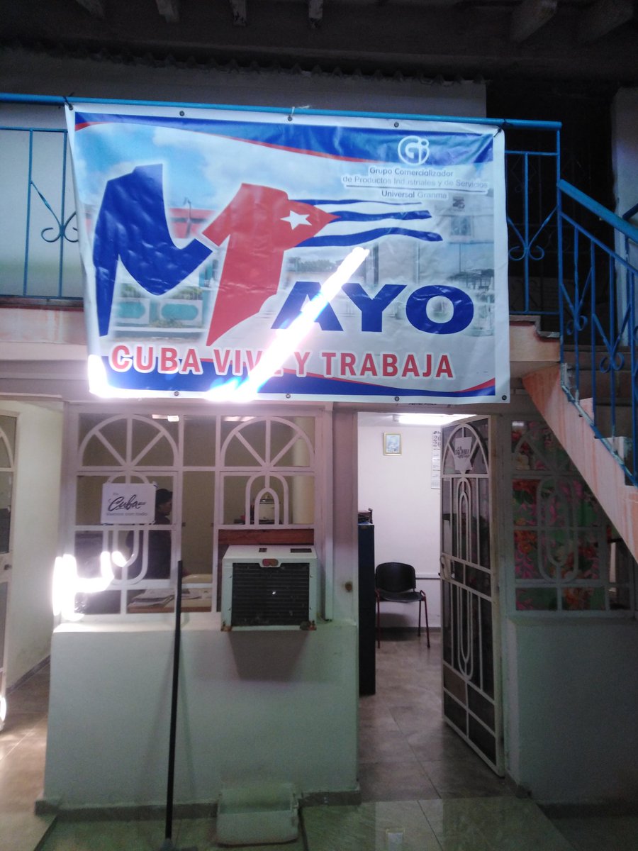 MayraLluis62330's tweet photo. Arriba Cubanas y Cubanos a ponerle #ALaPatriaManosYCorazon porque nos sobran las razones para ser cubano. #VivaElPrimeroDeMayo
#ComercioCuba
#JuntarYVencer
#UebManzanillo
#UniversalGranma https://t.co/YafIm2hJYg