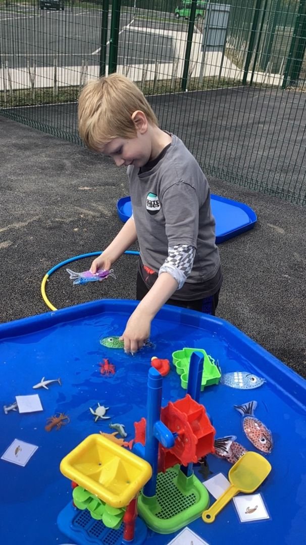 BridgeEaston's tweet photo. Pear Class have been learning about under the sea creatures whilst enjoying some water play! https://t.co/XsCWiolr6M