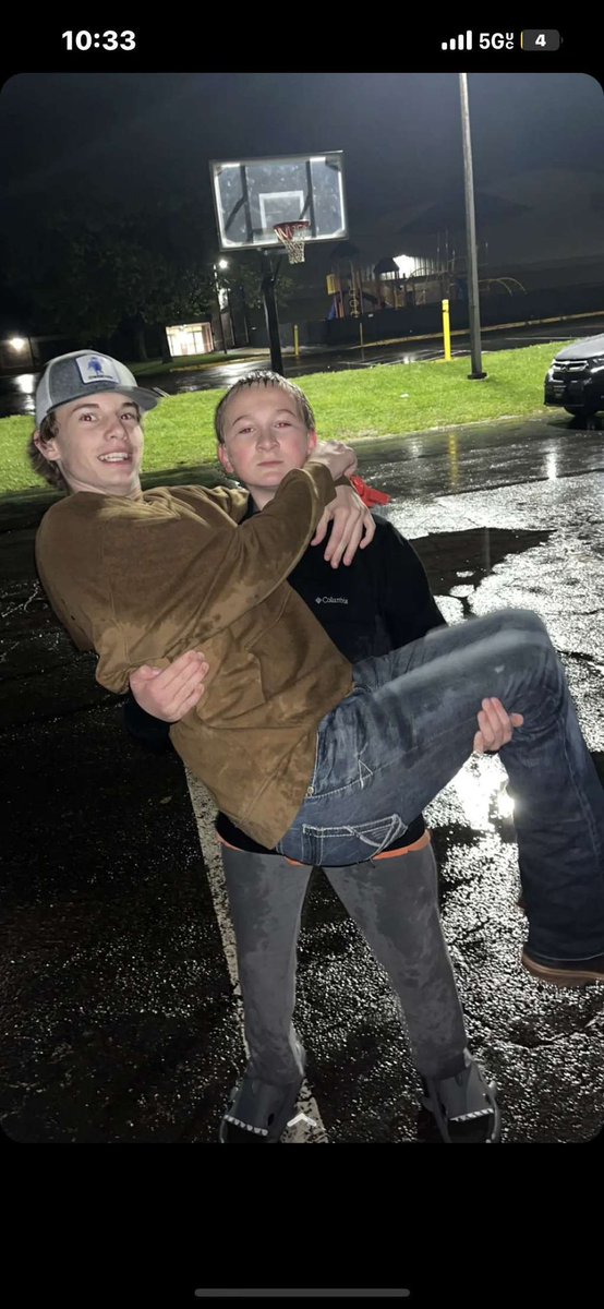 war2019e's tweet photo. Jay shot Cayden in a 1v1 https://t.co/muFdtdhBR7