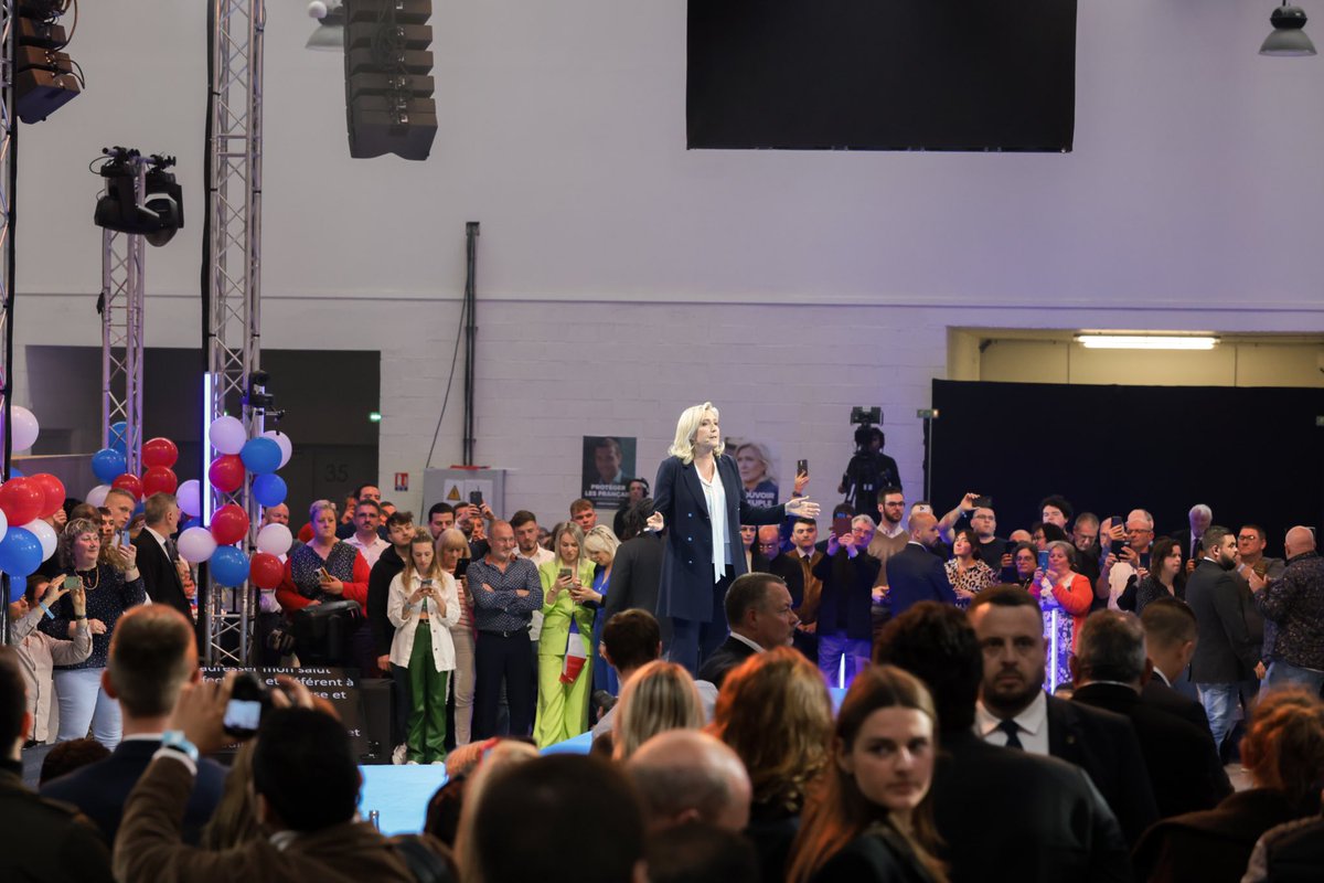 En ce #1erMai, j’adresse un salut affectueux à la France laborieuse, celle qui invente, imagine, crée, innove et produit, celle qui administre, organise et prévoit, celle des héros connus et inconnus qui apportent leur pierre à l’édifice qu’est la France. #FêteDeLaNation