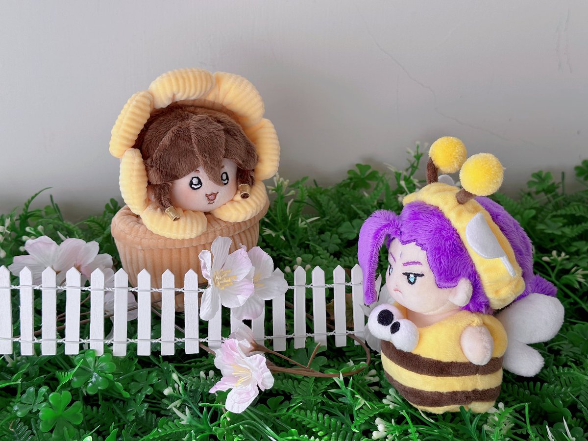 SAMESHIBACHAN's tweet photo. 也是親友委託的寶寶一枚🥰小小辮子超可愛🥹笑得像花花一樣開心～最後放幾張跟蜜蜂在花園的合照！他們真的好Q💕
—————————————————
 ⚜  │  鯊柴醬WORKSHOP  │  ⚜
—————————————————
#10cm棉花娃 #客製娃 #手作棉花娃 #인형 #ぬいぐるみ #cottondoll #台灣娃 #曬棉花 #ぬい写真 #萊西奧 #王者榮耀 https://t.co/chL3NSQMRg