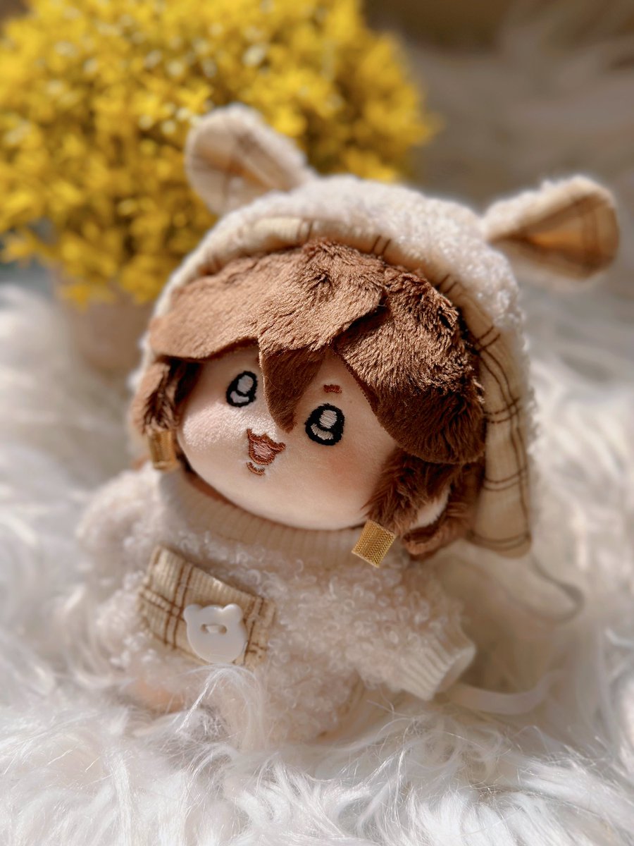 SAMESHIBACHAN's tweet photo. 也是親友委託的寶寶一枚🥰小小辮子超可愛🥹笑得像花花一樣開心～最後放幾張跟蜜蜂在花園的合照！他們真的好Q💕
—————————————————
 ⚜  │  鯊柴醬WORKSHOP  │  ⚜
—————————————————
#10cm棉花娃 #客製娃 #手作棉花娃 #인형 #ぬいぐるみ #cottondoll #台灣娃 #曬棉花 #ぬい写真 #萊西奧 #王者榮耀 https://t.co/chL3NSQMRg
