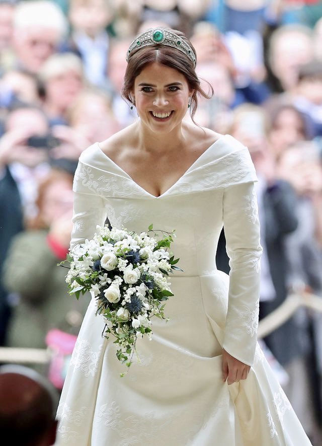 dress_holic's tweet photo. ヨーロッパで幸福をもたらす花とされ、花嫁さんに贈られるスズラン

王室の結婚式でもブーケにスズランが…💐

①モナコ公妃、グレースケリー
②英国王室、ユージェニー王女
③英国王室、キャサリン妃
④オランダ王室、マキシマ王妃

#スズランの日 
#すずらんの日 https://t.co/RWQVLhKr8D