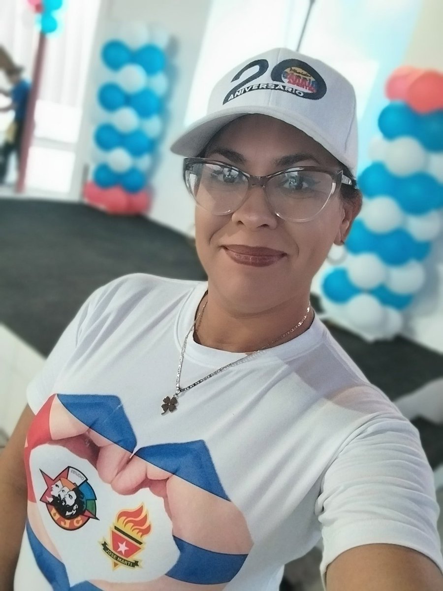 "Esperamos que cada Primero de Mayo miles de hombres y mujeres de todos los rincones del planeta compartan con nosotros el Día Internacional de los Trabajadores".

#Cuba 🇨🇺 #1Mayo
#ALaPatriaManosYCorazón