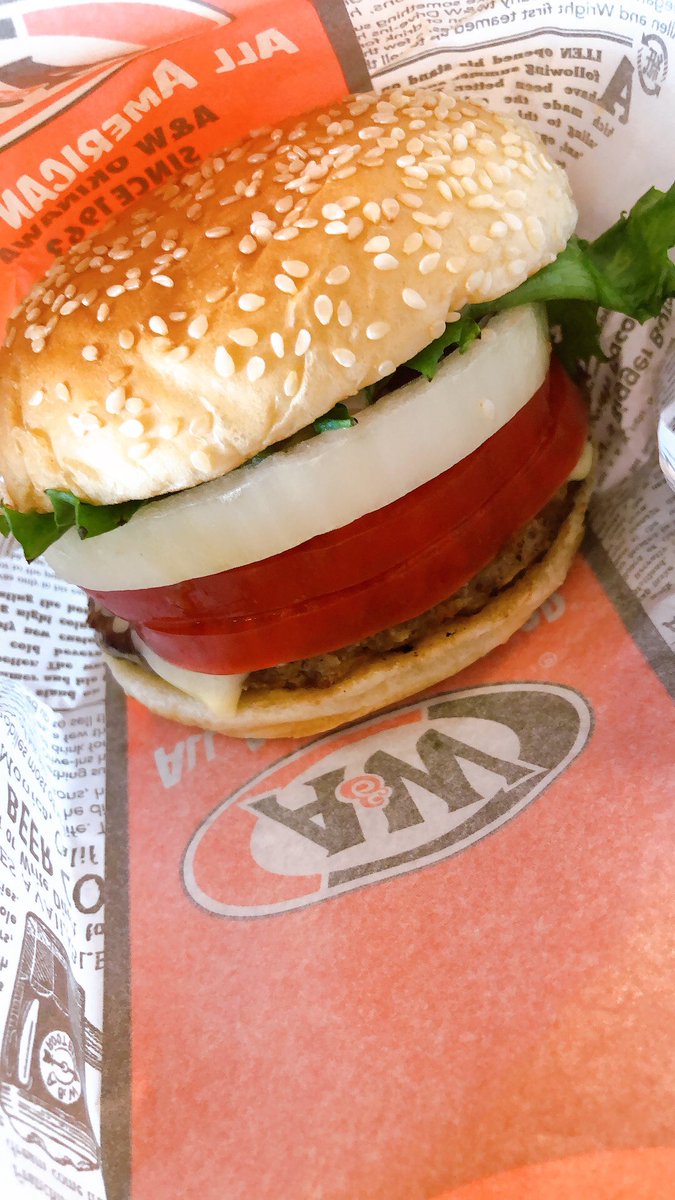 tsumekiriyasan's tweet photo. 沖縄飯はエンダーで〆!!!!
#沖縄にふぇーでーびる
#GLAY
#HIGHCOMMUNICATION
#大満喫 https://t.co/u9RZ9Ifhv0