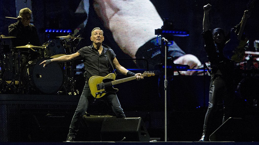 RockZone's tweet image. "Si esto es un adiós, no hay mejor despedida posible". Crónica de los dos conciertos de @springsteen &amp;amp; The E Street Band en el Estadi Olímpic Lluís Companys de Barcelona. rockzonemag.com/cronica-bruce-…