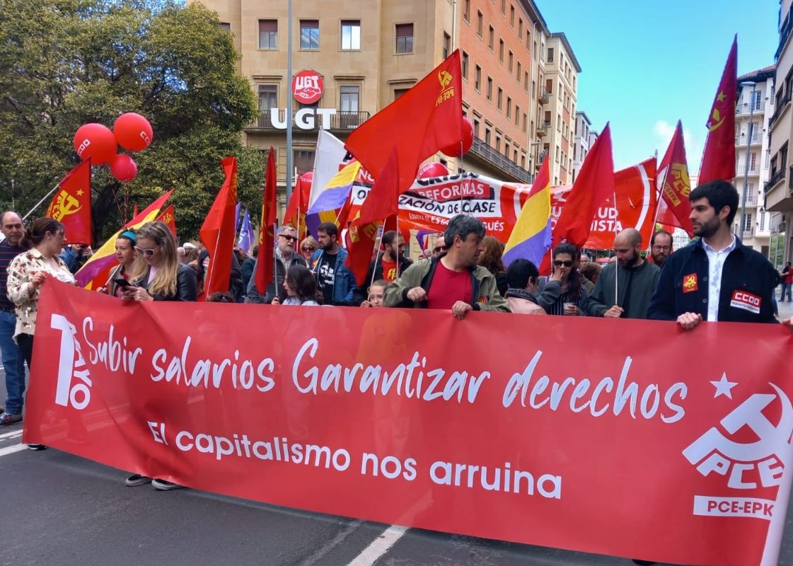 pce_epk's tweet photo. Ekonomia demokratizatu berdintasunean aurrera pausuak emateko.
Conn la lucha de la clase obrera hacia el Socialismo.
#Maiatzak1 #PrimeroDeMayo
#bilbo #gasteiz #Irunea #Donostia 👇👇👇 https://t.co/KXt7ZcLkRx