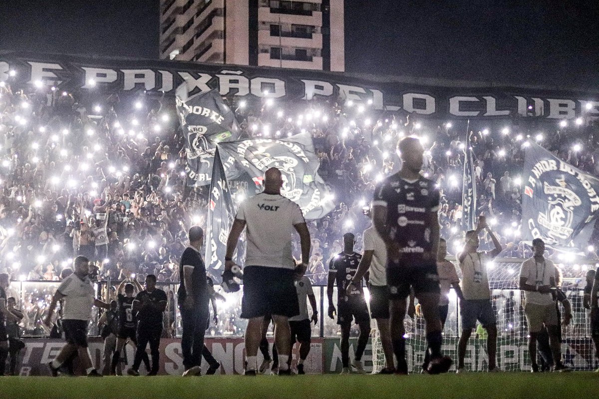 ClubeDoRemo's tweet photo. O Fenômeno Azul ilumina o Banpará Baenão. ✨🦁
📸 Samara Miranda/Remo
#OReiDaAmazônia #Parazão2023 #REMxCAM https://t.co/XQB8z8hDL5