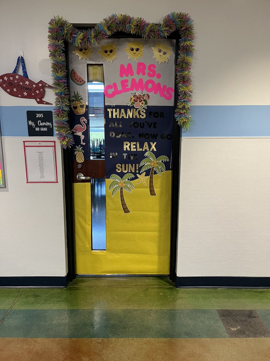 JRESClemons's tweet photo. What a fun surprise! Thank you @jresrocketspto for making us feel loved! Best PTO ever! So awesome! @JresRockets https://t.co/QVxS7RjX8m