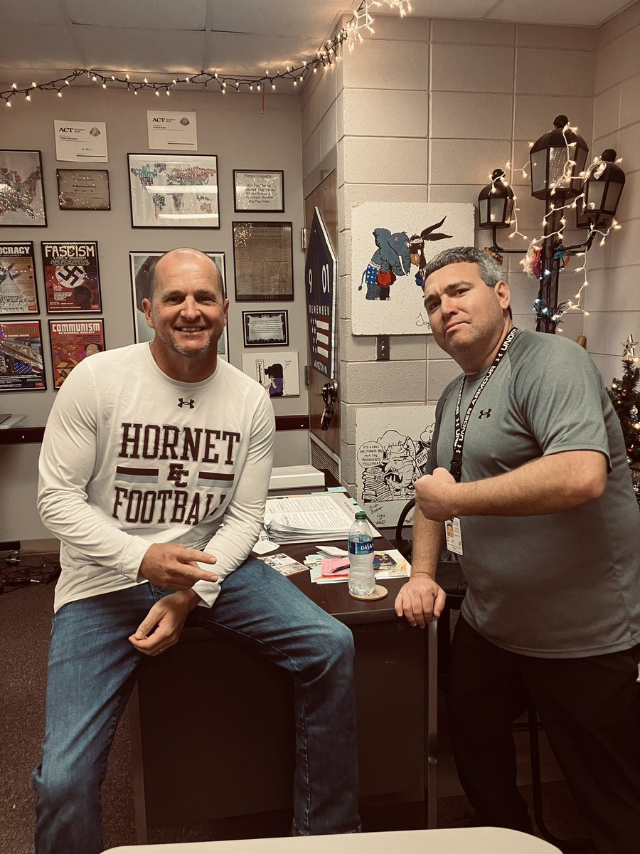 _MrCoachWallace's tweet photo. chasing rings today in U.S. history with the ๐ #StateTestDay๐๐!! https://t.co/10L37z9oS7