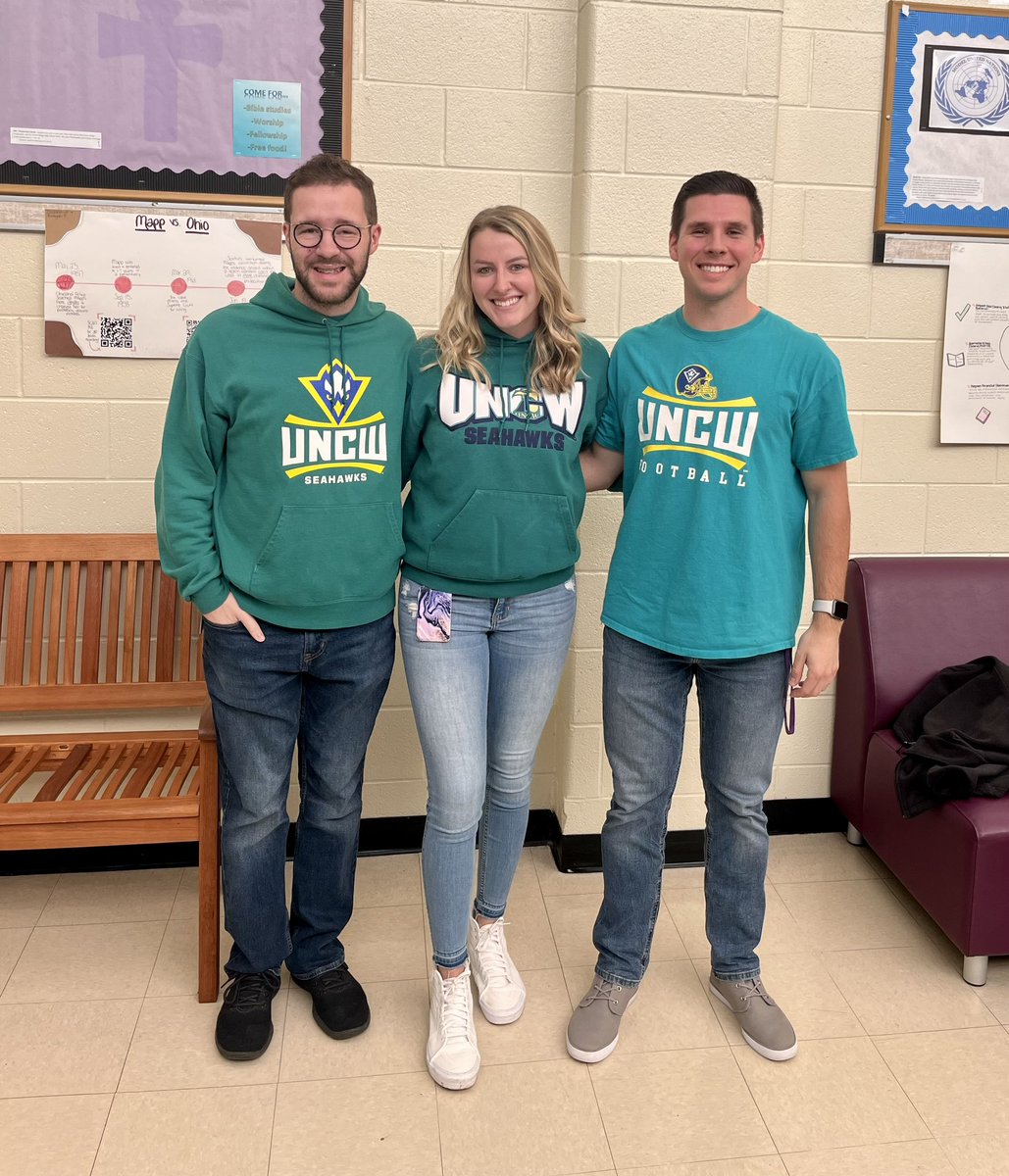 UNCW alumni reppin’ with my teacher pals on #NationalCollegeDecisionday !! @MrChavisSS @PorterRidgeHSNC @UNCWAlumni @UCPSNC