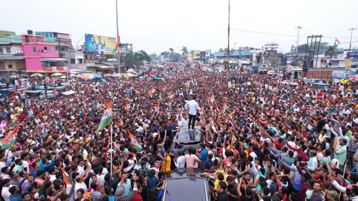 abhishekaitc's tweet photo. A very special pic from today’s campaign. 

Thank you Itahar. 🙏🏻

#TrinamooleNaboJowar https://t.co/QPXHGP8RsU