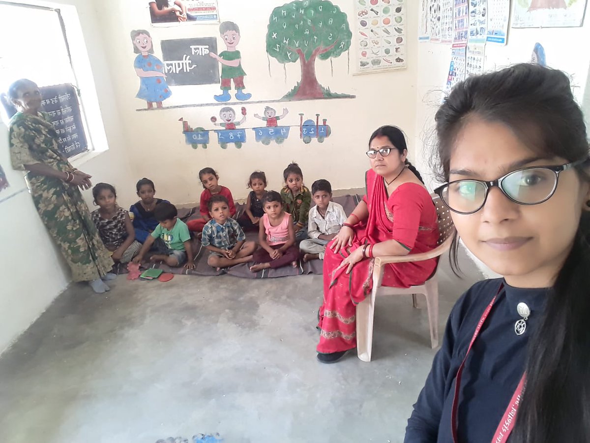 सतना जिले में पदस्थ मुख्यमंत्री जन सेवा मित्रों द्वारा आगनवाड़ी केंद्रों में जाकर बच्चों को खेलों के माध्यम से पढ़ना सिखाया जा रहा है। हर जनपद पंचायत में 15 जन सेवा मित्रों को 6 मास की अवधि के लिए पदस्थ किया गया है । 

#JansamparkMP