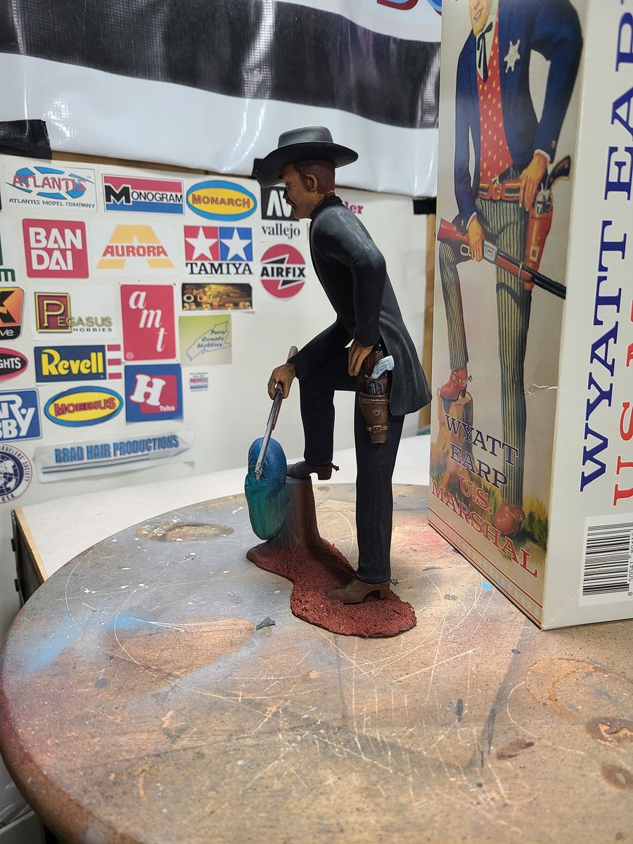 bhp99's tweet image. Finishing up my Melkotian Wyatt Earp after blocking in all the colors went in with very heavy washes and dry brushing, airbrush for the shadows and highlights. #atlantismodels