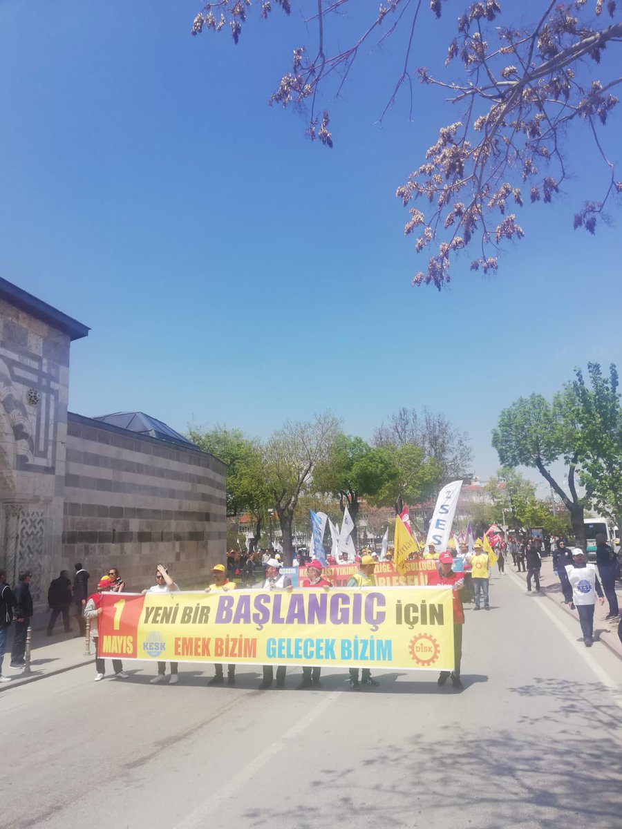 seskonya42's tweet photo. Emek bizim, gelecek bizim. #1mayıs https://t.co/lpH6vfe3SC
