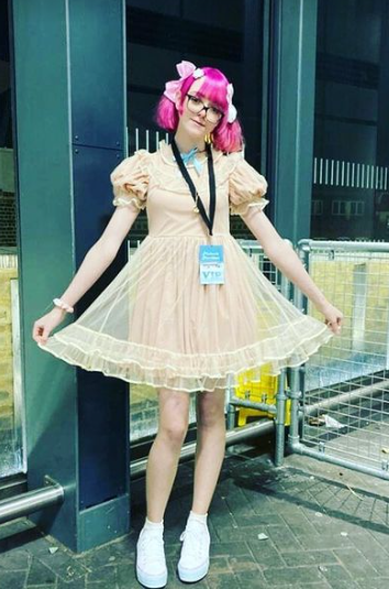gagzalot's tweet photo. someone drew me qvq i gave them the first pic of me leaving the k-12 tour qvq and they blew my mined they made me die like crybaby and tranformed me qvq there art page is just something else please go follow them on insta jack_charming_love <3 <3 #melanielbbh https://t.co/Cgt52fC8M1